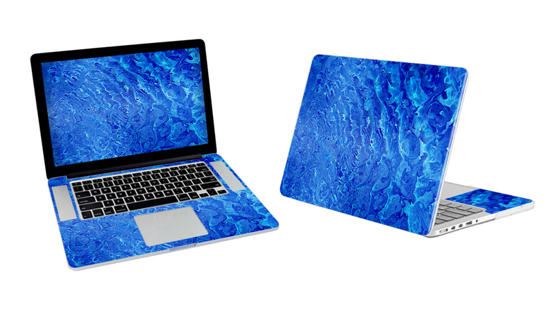 MacBook Pro 17 Blue