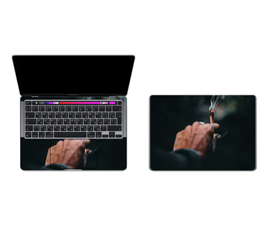 MacBook Pro 13 M1 2020 Far Out