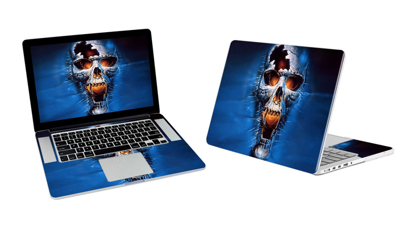 MacBook Pro 17 Skull