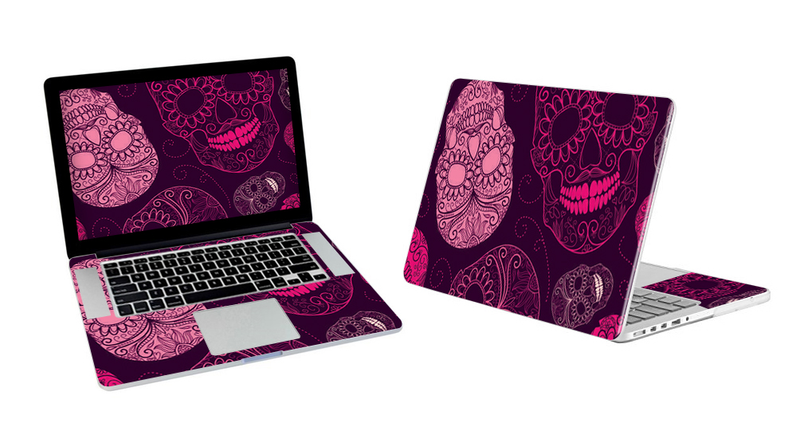 MacBook Pro 17 Skull