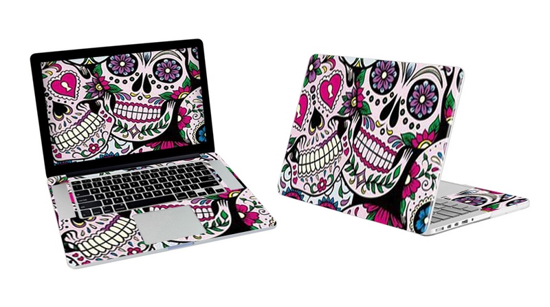 MacBook Pro 17 Skull