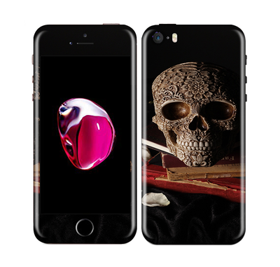 iPhone SE Skull