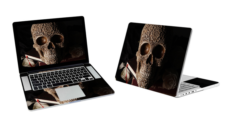 MacBook Pro 17 Skull