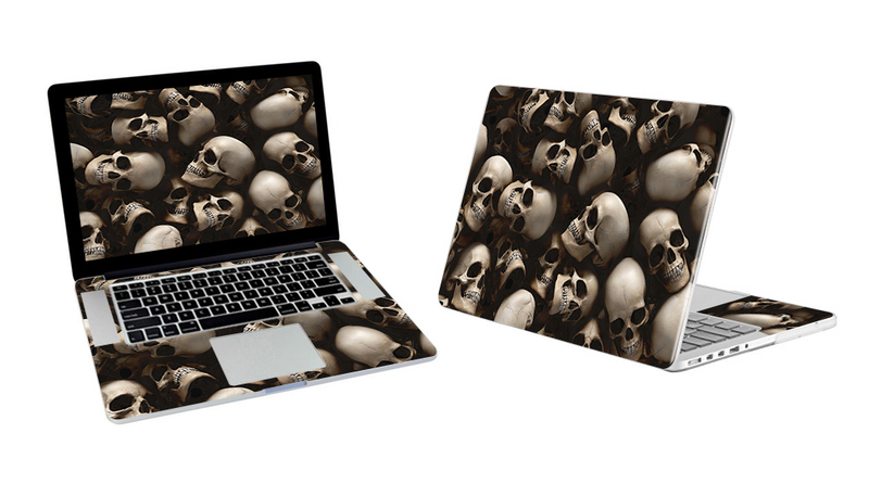 MacBook Pro 17 Skull